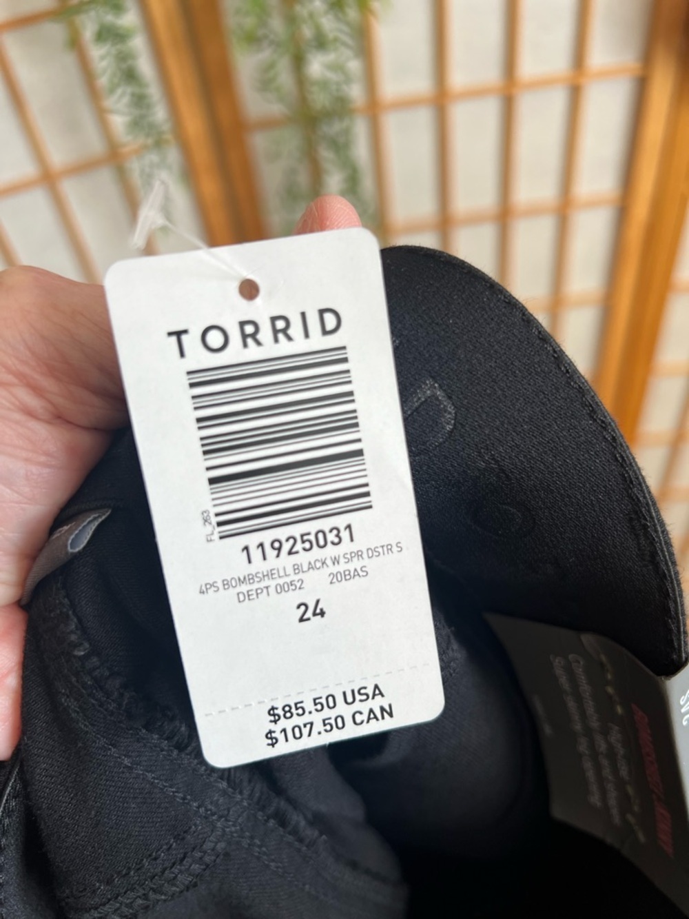 Torrid Bombshell Skinny Jeans 24S Black High Rise Distressed Stretch Plus Size - Picture 9 of 12